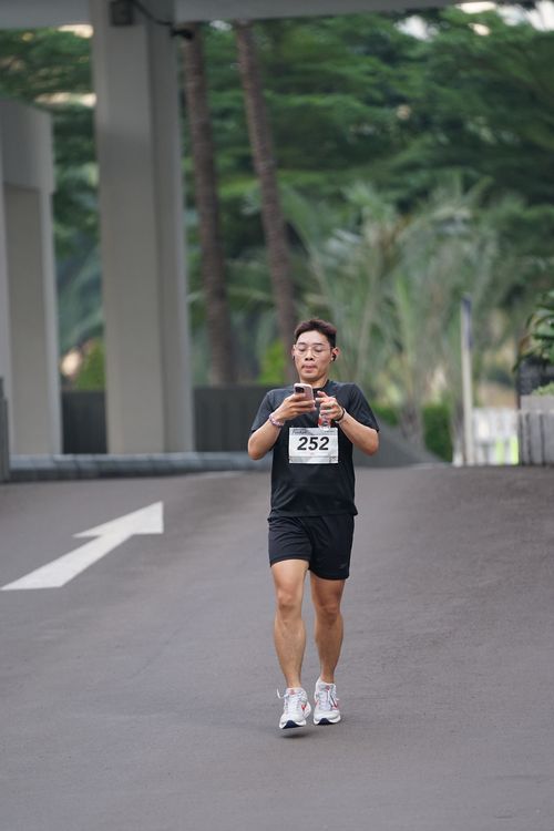 Race photo from Assurance Fun Run 2024