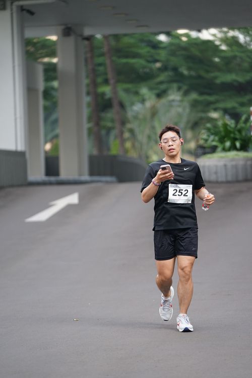 Race photo from Assurance Fun Run 2024