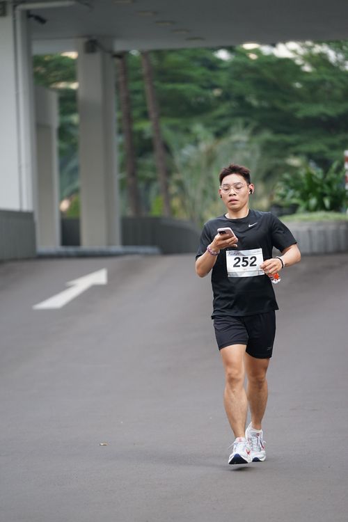 Race photo from Assurance Fun Run 2024