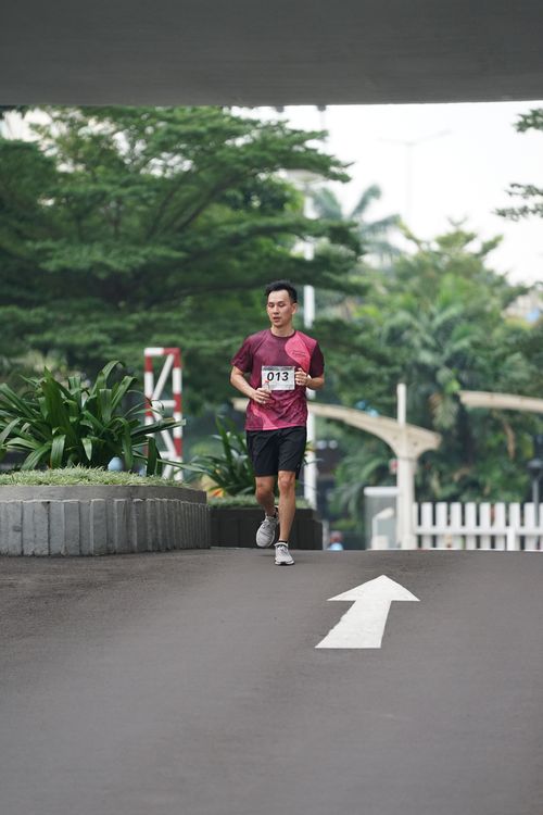 Race photo from Assurance Fun Run 2024
