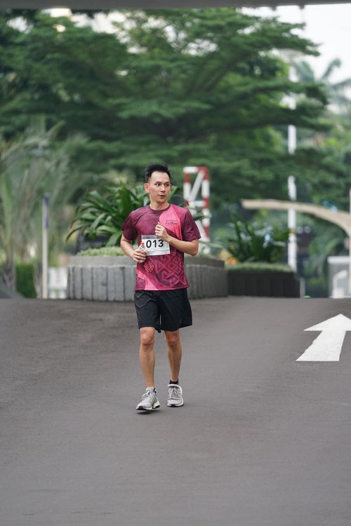 Race photo from Assurance Fun Run 2024