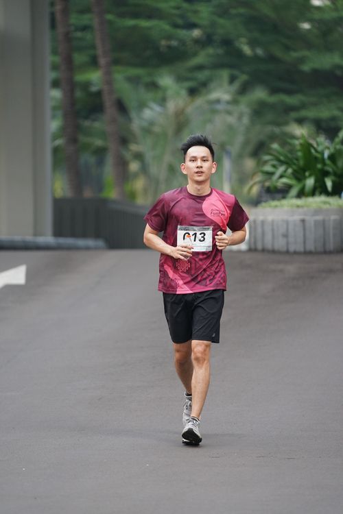 Race photo from Assurance Fun Run 2024