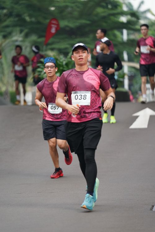 Race photo from Assurance Fun Run 2024