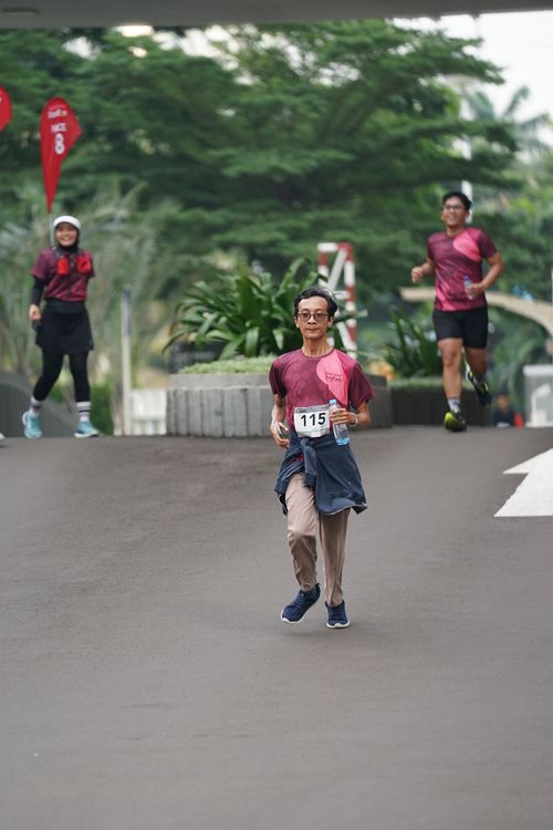 Race photo from Assurance Fun Run 2024