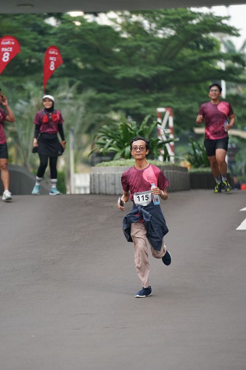 Race photo from Assurance Fun Run 2024