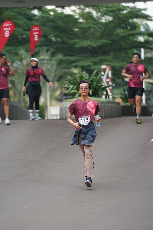 Race photo from Assurance Fun Run 2024