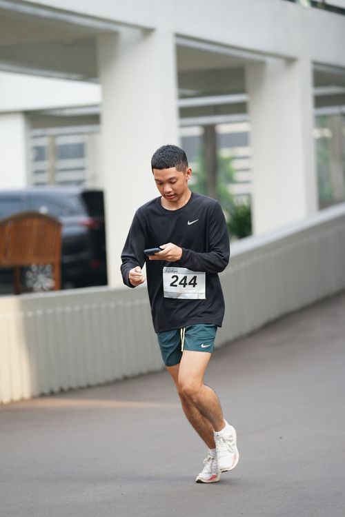 Race photo from Assurance Fun Run 2024