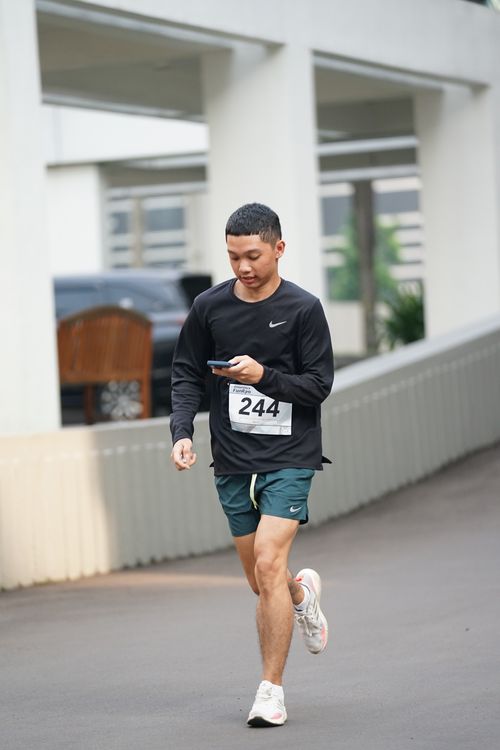 Race photo from Assurance Fun Run 2024