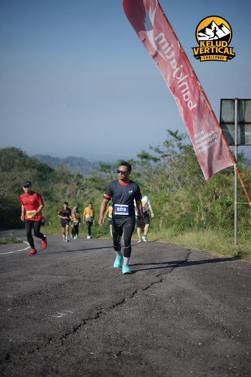 Race photo from Kelud Vertical Challenge 2024