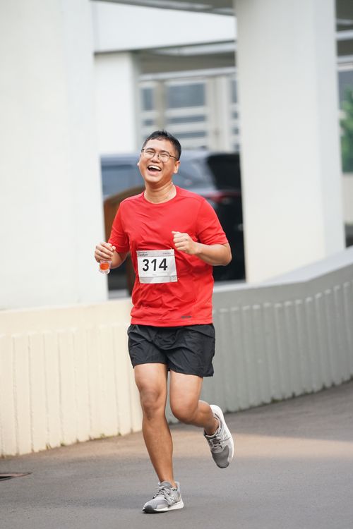 Race photo from Assurance Fun Run 2024