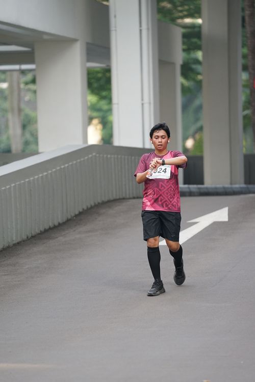 Race photo from Assurance Fun Run 2024