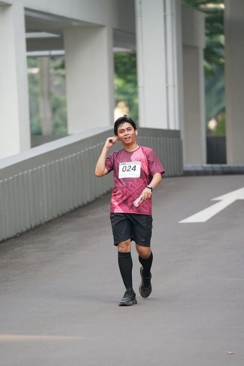 Race photo from Assurance Fun Run 2024