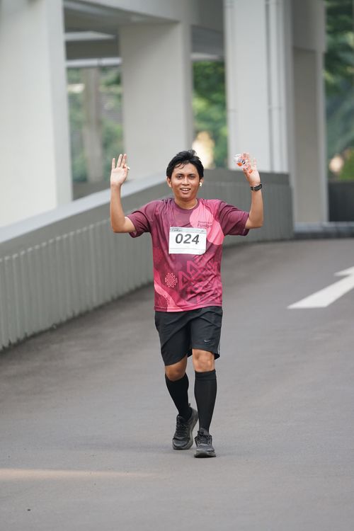 Race photo from Assurance Fun Run 2024