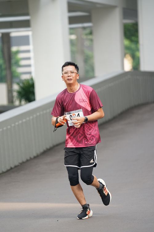 Race photo from Assurance Fun Run 2024