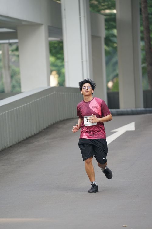 Race photo from Assurance Fun Run 2024