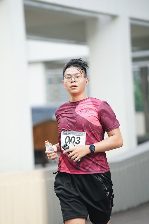 Race photo from Assurance Fun Run 2024