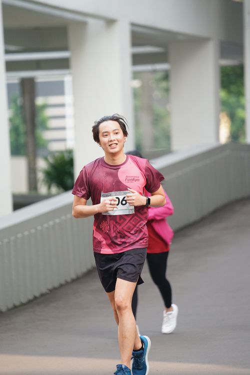 Race photo from Assurance Fun Run 2024