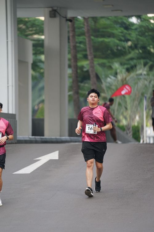 Race photo from Assurance Fun Run 2024