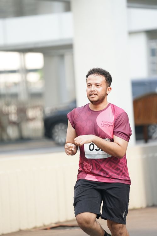 Race photo from Assurance Fun Run 2024