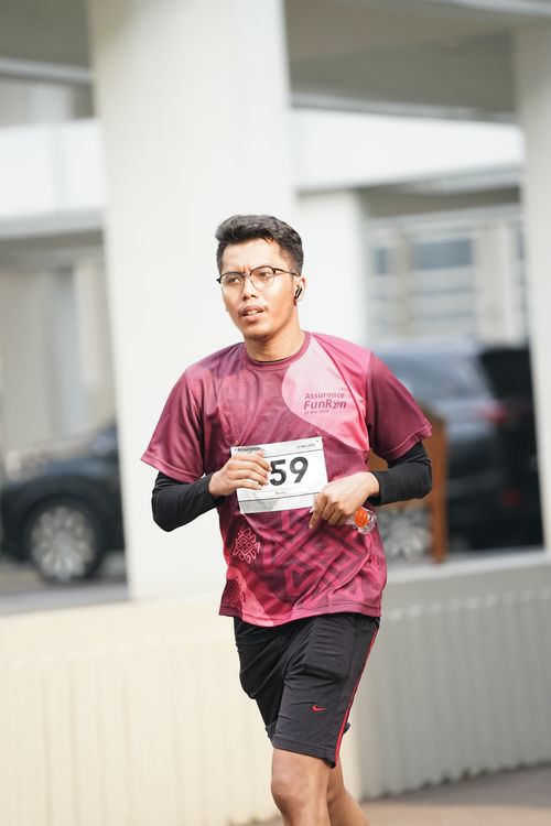 Race photo from Assurance Fun Run 2024