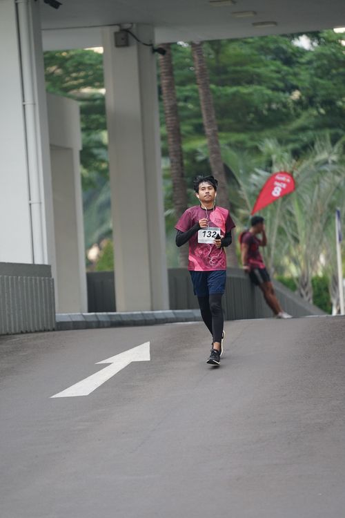 Race photo from Assurance Fun Run 2024