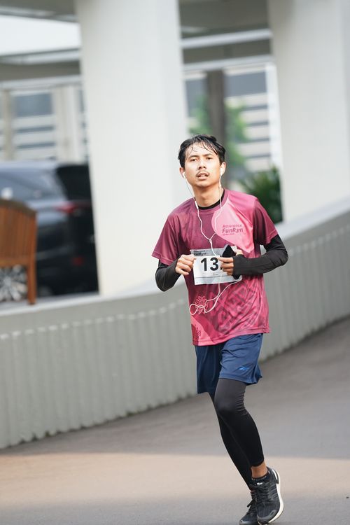 Race photo from Assurance Fun Run 2024
