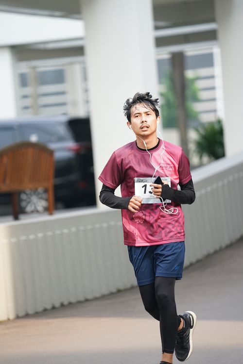 Race photo from Assurance Fun Run 2024
