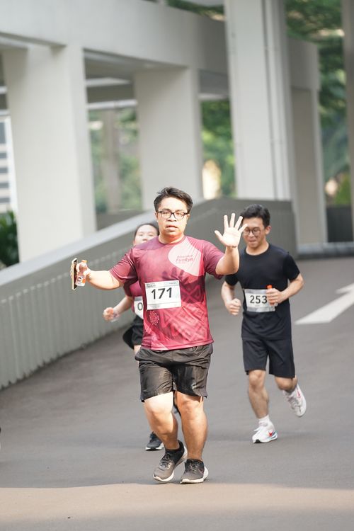 Race photo from Assurance Fun Run 2024