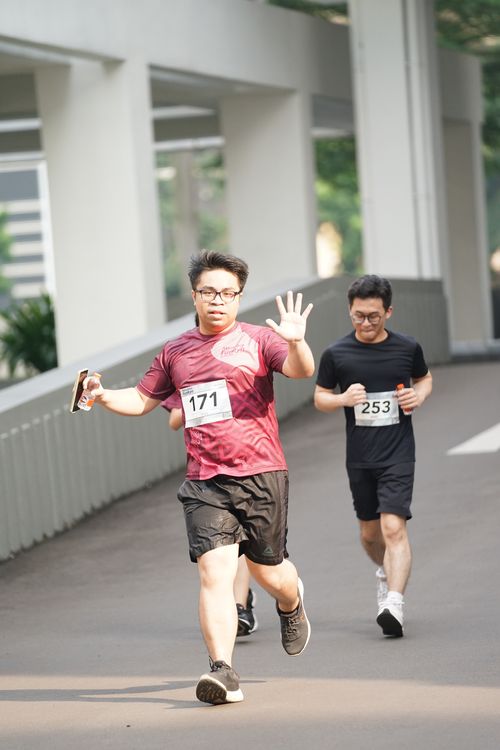 Race photo from Assurance Fun Run 2024