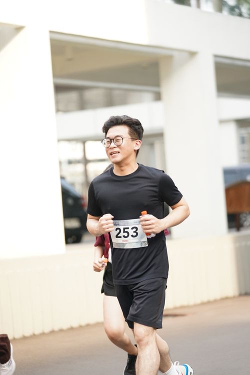 Race photo from Assurance Fun Run 2024