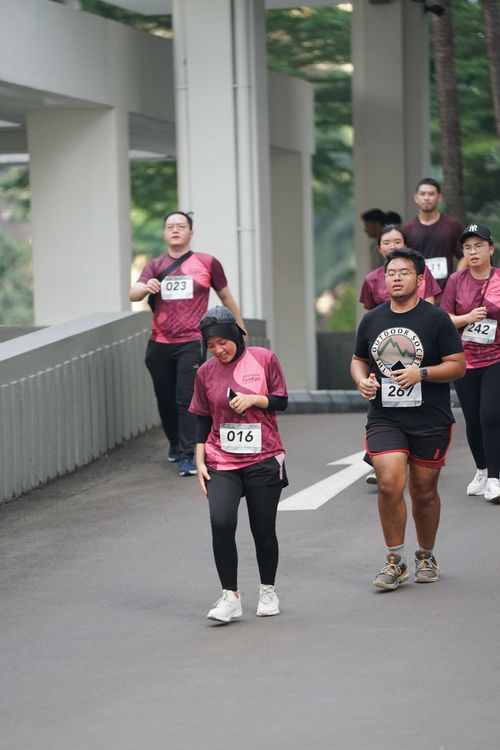 Race photo from Assurance Fun Run 2024