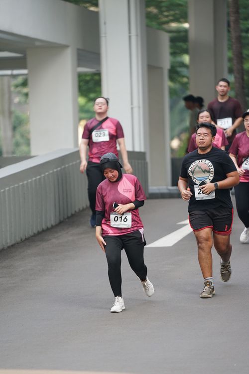 Race photo from Assurance Fun Run 2024