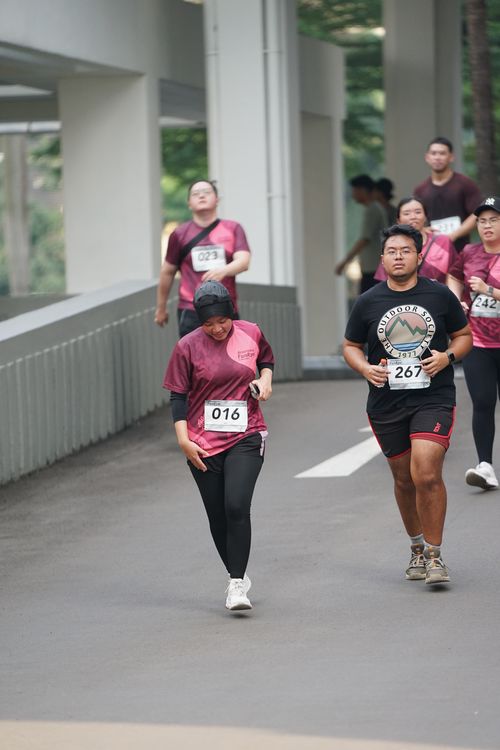 Race photo from Assurance Fun Run 2024