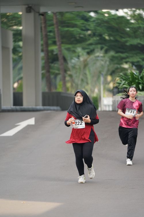 Race photo from Assurance Fun Run 2024