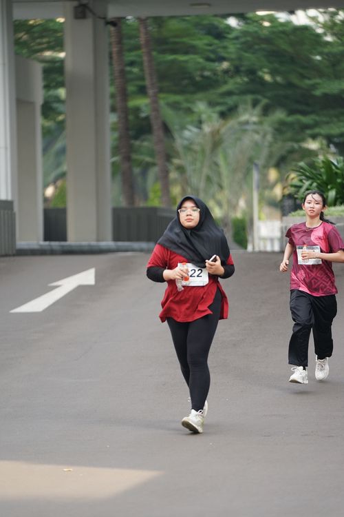 Race photo from Assurance Fun Run 2024