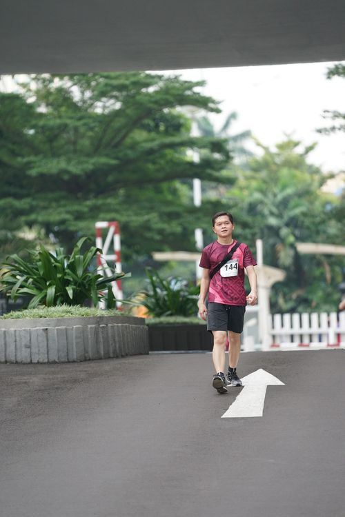 Race photo from Assurance Fun Run 2024
