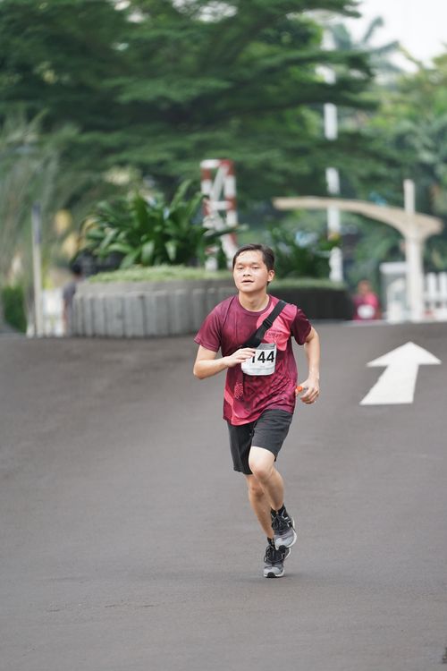Race photo from Assurance Fun Run 2024
