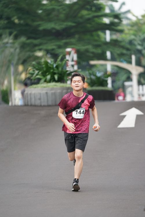 Race photo from Assurance Fun Run 2024