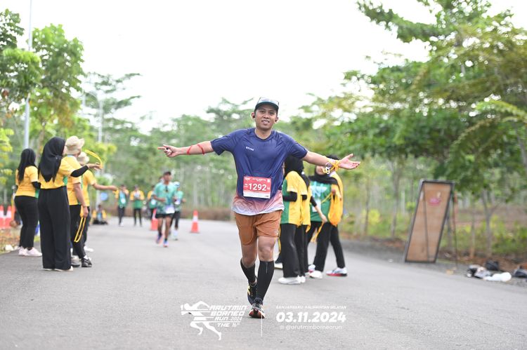 Race photo from Arutmin Borneo Run 2024