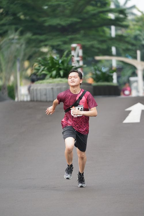 Race photo from Assurance Fun Run 2024
