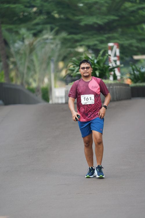 Race photo from Assurance Fun Run 2024