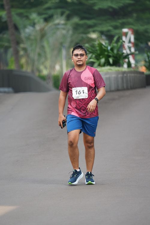 Race photo from Assurance Fun Run 2024