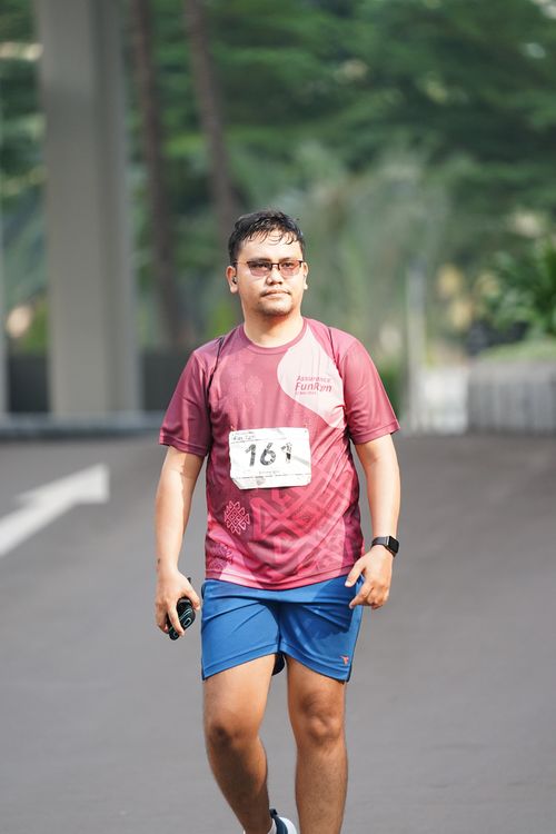 Race photo from Assurance Fun Run 2024