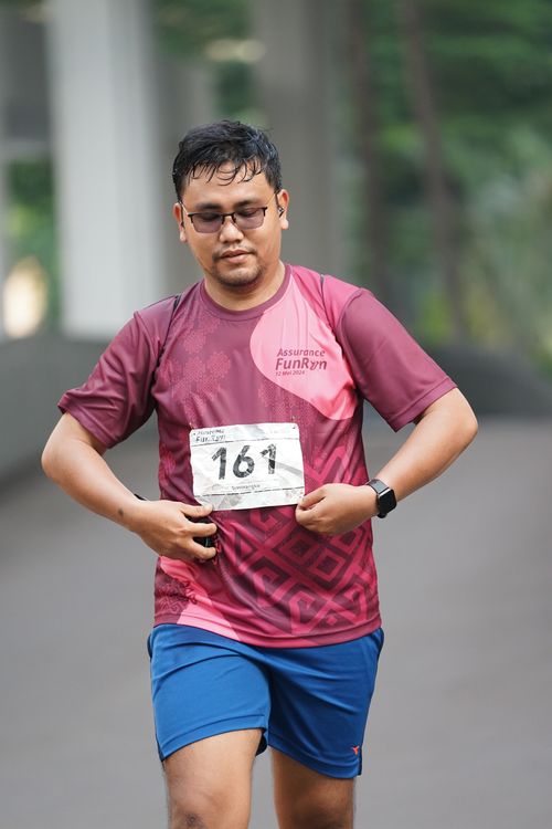 Race photo from Assurance Fun Run 2024