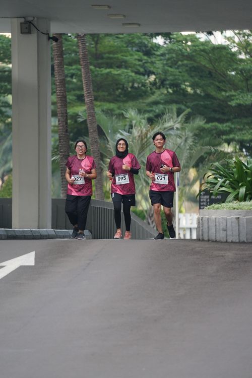 Race photo from Assurance Fun Run 2024