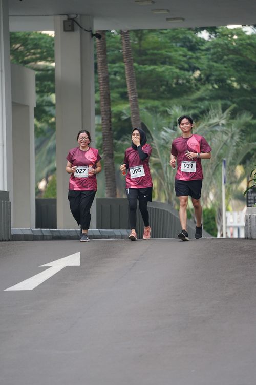 Race photo from Assurance Fun Run 2024