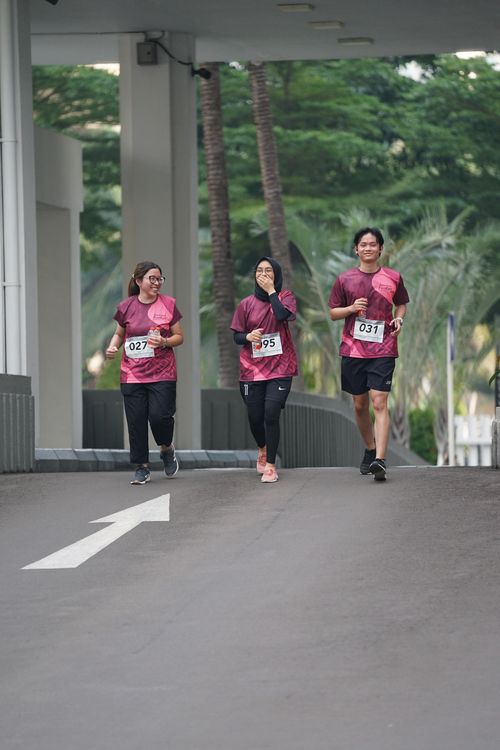 Race photo from Assurance Fun Run 2024