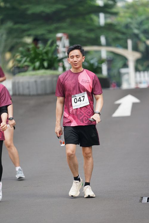 Race photo from Assurance Fun Run 2024