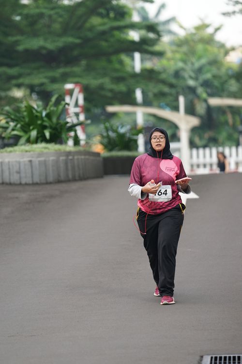 Race photo from Assurance Fun Run 2024