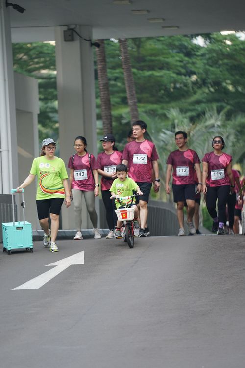 Race photo from Assurance Fun Run 2024